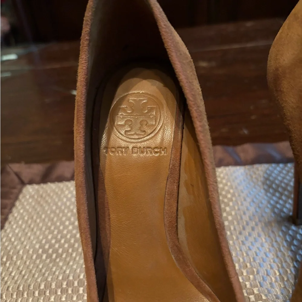 Tory Burch Brown Suede Round-Toe Pumps